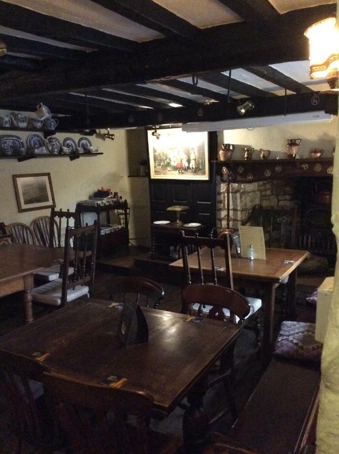 Bear Inn - Bisley Bisley  Exteriör bild